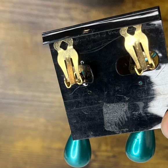 Vintage Teal Clip-on Earrings - Picture 5 of 10